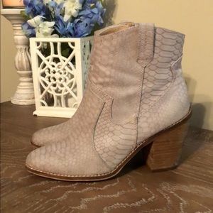 Chunky Heel Western Boots